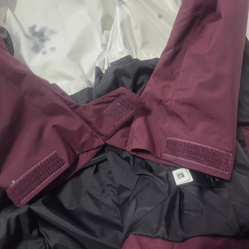 The North Face Burgundy Hooded Jacket - Picture 15 of 16